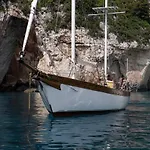 Nereid 보트호텔 *