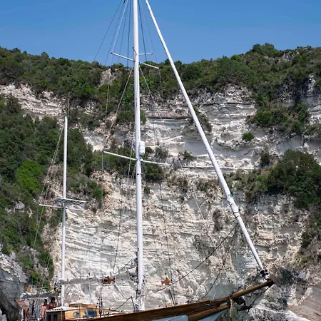 Botel Nereid
