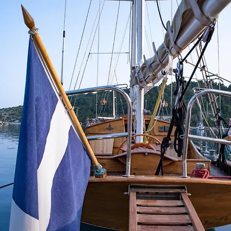 Nereid * Nisida Agios Nikolaos (Paxos)