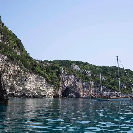 Botel Nereid Nisida Agios Nikolaos (Paxos)