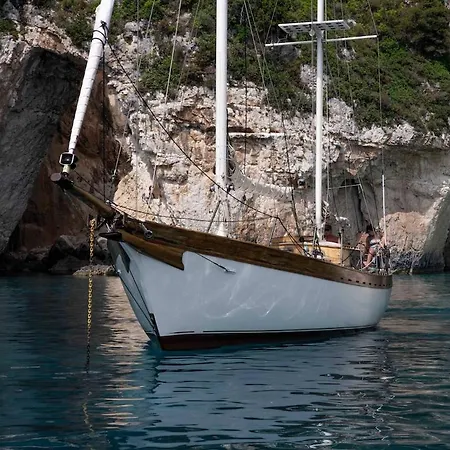 Nereid Botel *