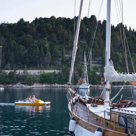 Nereid Botel Nisida Agios Nikolaos (Paxos)