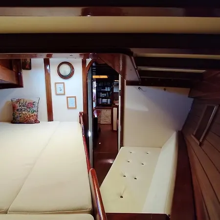 Botel Nereid Nisida Agios Nikolaos (Paxos)